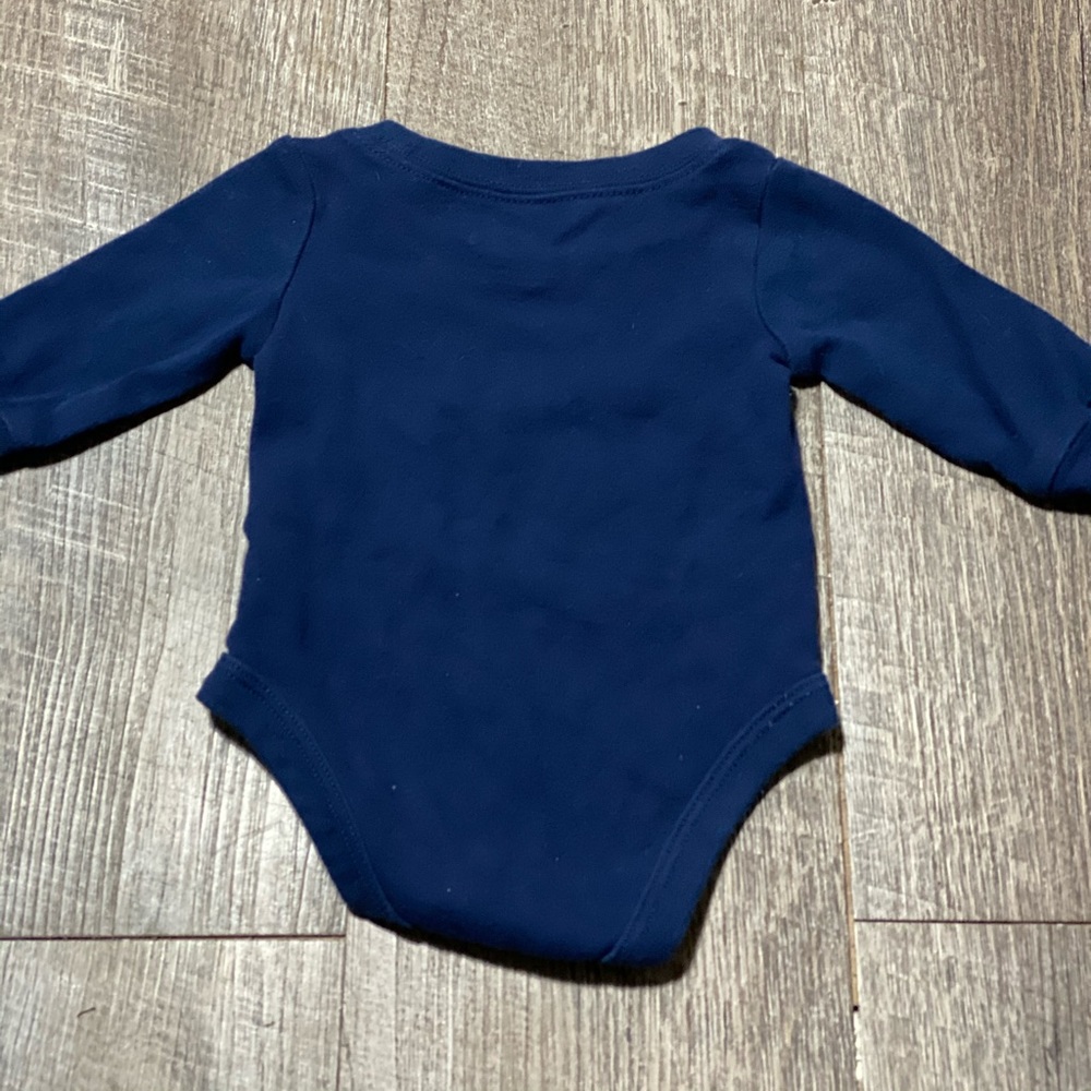SOLD Two Carter’s baby boy onesie NB - Picture 7 of 8